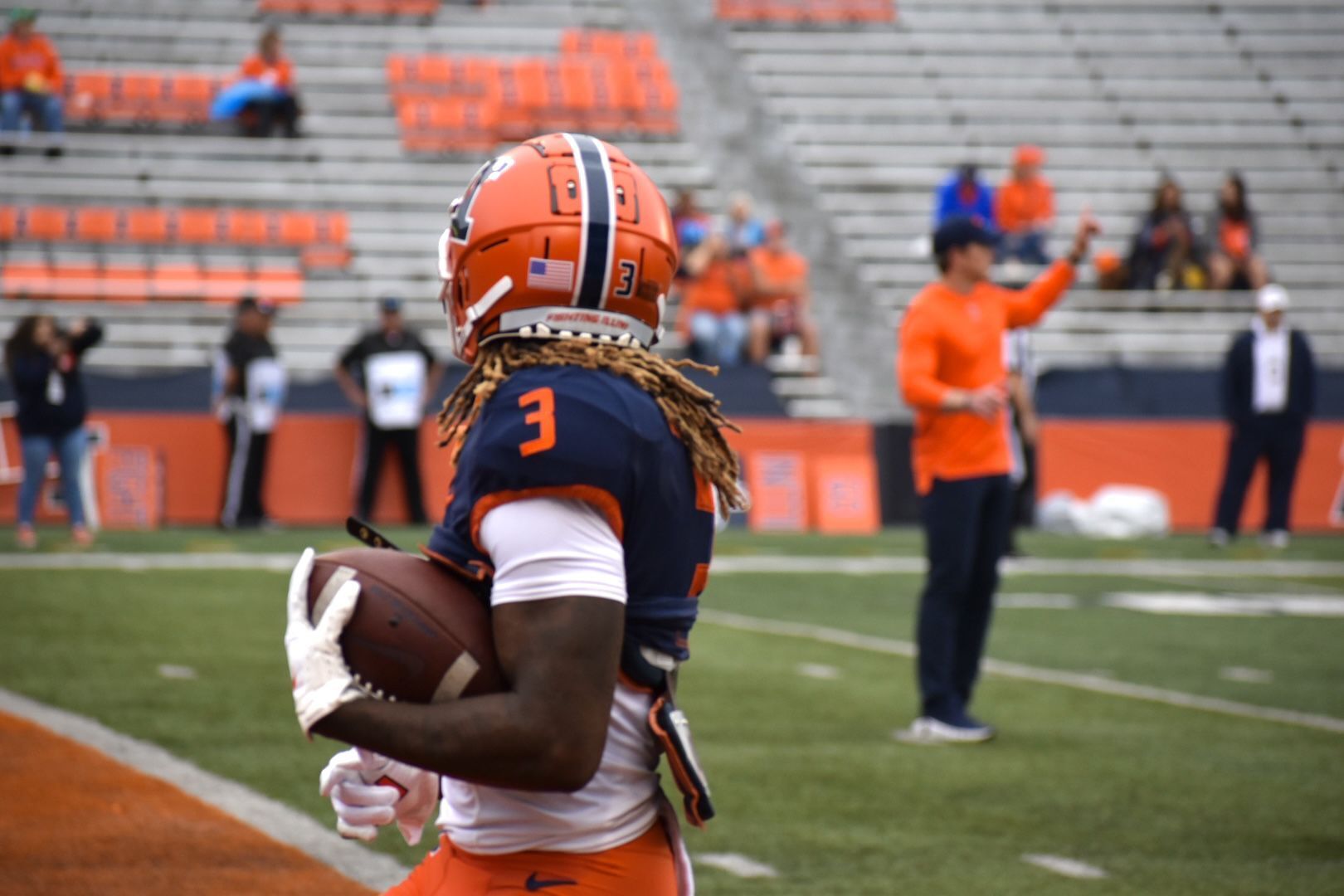 PHOTOS: Illinois warms up against Charlotte